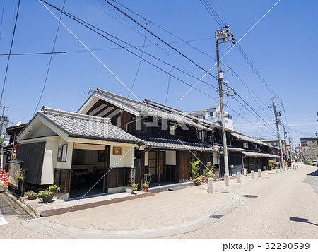 名古屋市西区　円頓寺界隈　四間道　古い町並み　花御堂 32290599