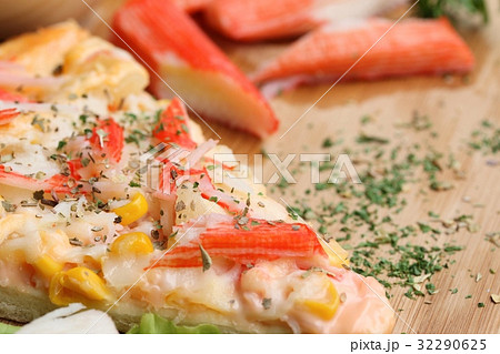 Cut off slice pizza Cut off slice pizza 32290625