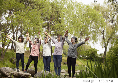 同窓生 同級生 挙手 32291401