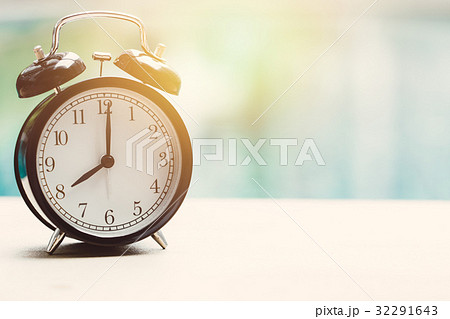 8 o'clock retro clock at the swimming pool 8 o'clock retro clock at the swimming pool 32291643