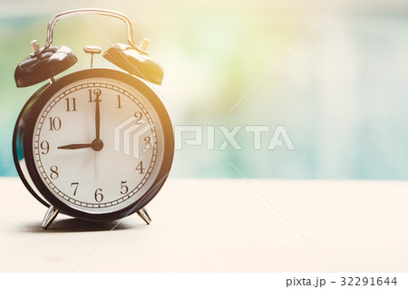 9 o'clock retro clock at the swimming pool 9 o'clock retro clock at the swimming pool 32291644