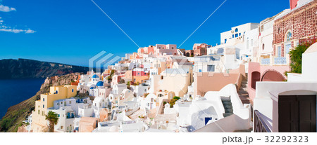 Panorama of Oia village with colorful hou Panorama of Oia village with colorful hou 32292323