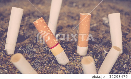 Cigarette in ashtray 32293476