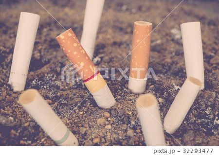 Cigarette in ashtray 32293477