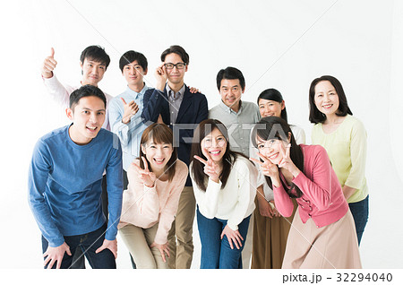 大人数　笑顔（白背景） 32294040