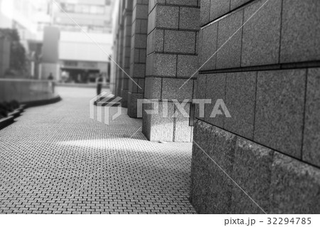 building stone walkway or footpath building stone walkway or footpath 32294785