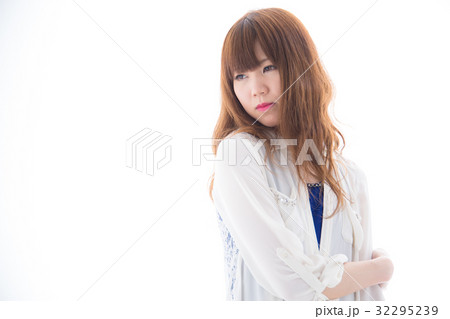 女性のスタジオ撮影素材 32295239