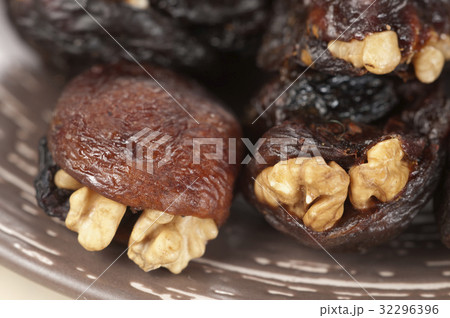 Hastak (dry dates with walnut) 32296396