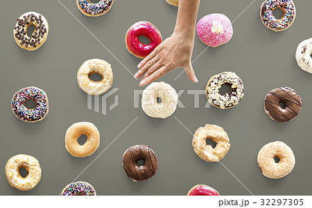 Hands selecting a variety of donut flavour Hands selecting a variety of donut flavour 32297305