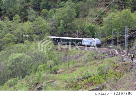 フロム鉄道の列車 ノルウェー 北欧 ヨーロッパ フロム鉄道の列車 ノルウェー 北欧 ヨーロッパ 32297390