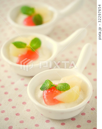 桃のムース ハンドルディッシュバージョン 桃のムース ハンドルディッシュバージョン 32297654