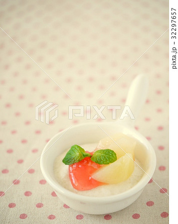 桃のムース　ハンドルディッシュバージョン　（左上スペース） 32297657