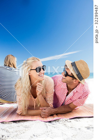 Friends lying on the beach 32299487
