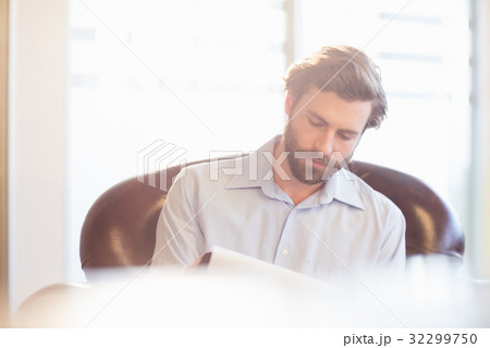 A businessman taking notes 32299750