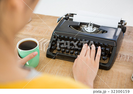 Hipster using type writer Hipster using type writer 32300159