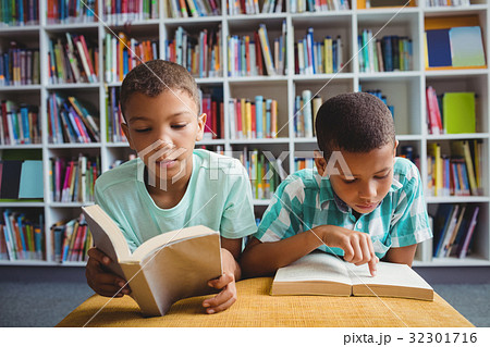 Little boys reading books Little boys reading books 32301716