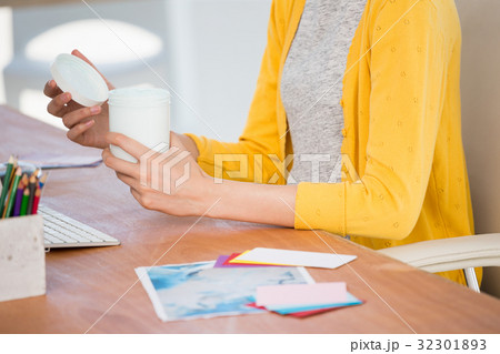 A woman is opening a box 32301893
