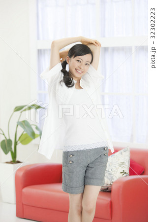 女性ポートレート 32302223