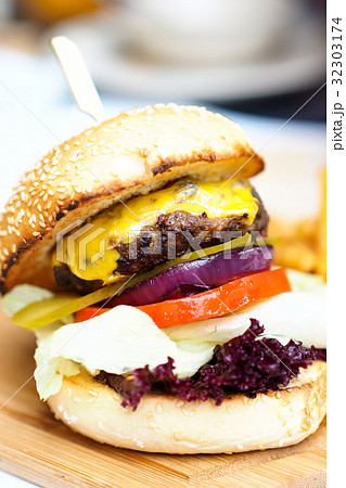 バーガー ハンバーガー ハンブルグ 32303174