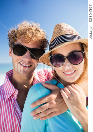 Happy couple posing on the beach Happy couple posing on the beach 32304597