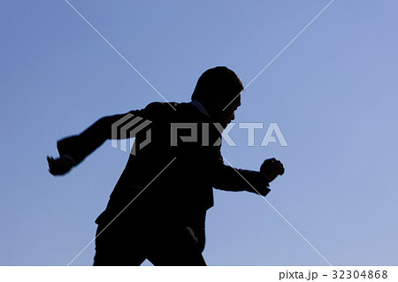 走り出ビジネスマン 32304868