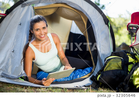 Woman smiling and using a tablet 32305646