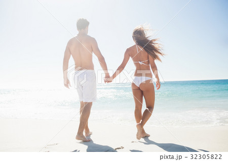 happy couple holding hands 32305822