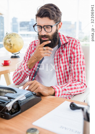 Hipster man using a typewriter 32306941
