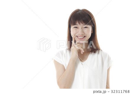 ナチュラルな表情の女性 32311768