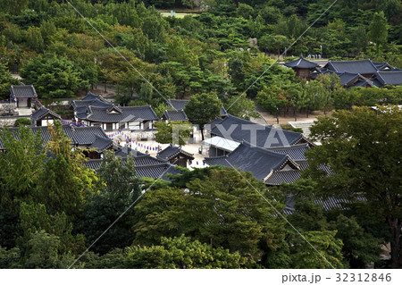 南山コル韓屋村 伝統 トップアングル 32312846