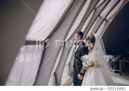 bride and groom 32313481