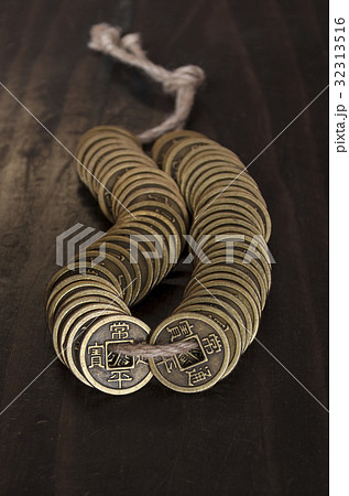 束 小判 昔のお金の写真素材