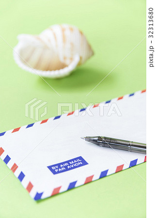 緑の背景 ボールペン 貝 32313680