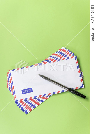 緑の背景 ボールペン トップアングル 32313681