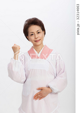 割烹着の女性 32314663