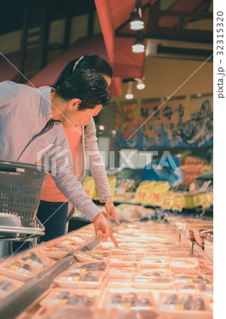supermarket supermarket 32315320