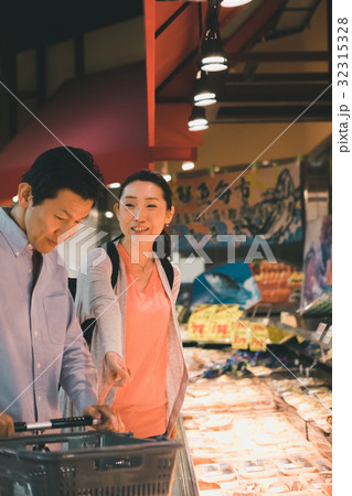 supermarket 32315328