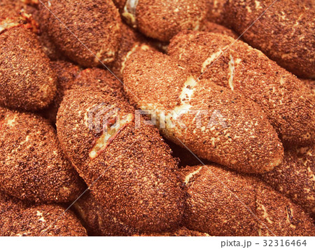 Turkish bagel bread called Simit in Istanbul Turkish bagel bread called Simit in Istanbul 32316464