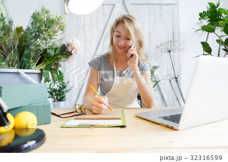 Young florist talking on phone 32316599