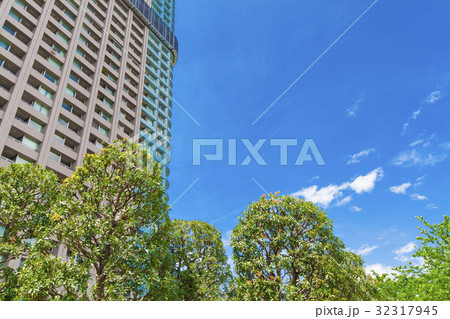 タワーマンションと青空 タワーマンションと青空 32317945