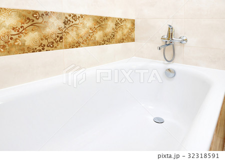 Close up of white bathtub 32318591