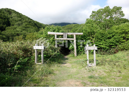 酸ヶ湯薬師の鳥居（酸ヶ湯温泉：青森県青森市） 32319553