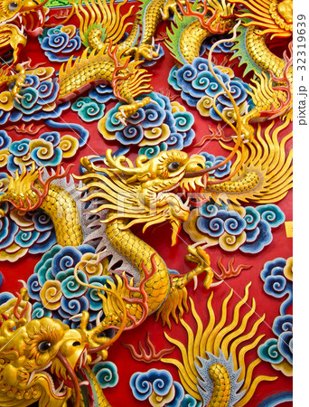 chinese dragon on temple wall chinese dragon on temple wall 32319639