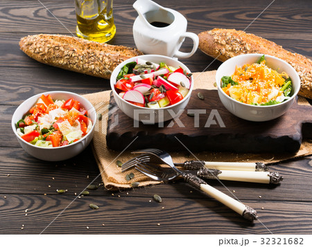 Colorful vegetable salad bowl Colorful vegetable salad bowl 32321682