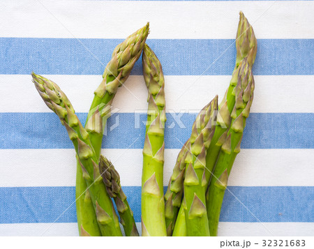 Italian asparagus on table cloth Italian asparagus on table cloth 32321683