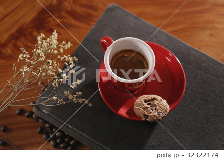 Coffee concept for design and advertisement Coffee concept for design and advertisement 32322174
