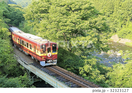 新緑のわたらせ渓谷鉄道 32323127