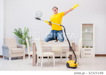 Young man doing chores at home 32325199