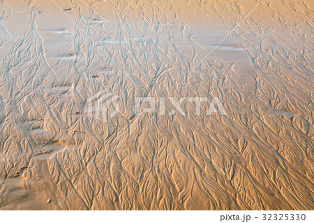 natural pattern on wet sand city during ebb 32325330