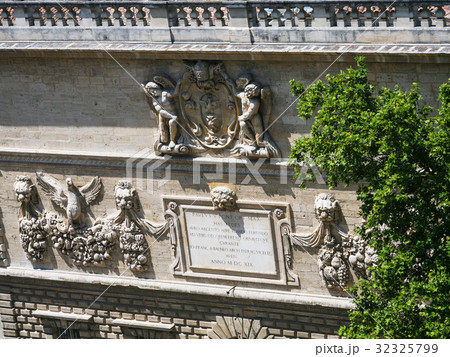 decoration of medieval Papal Palace in Avignon 32325799